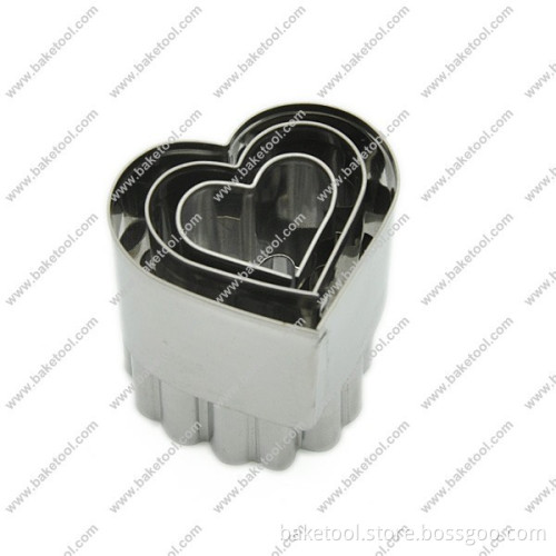 12pcs metal Heart shape cutters with fluted edge